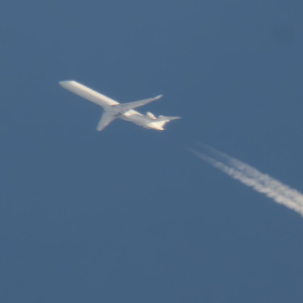 EI-HIA: CityJet  Mitsubishi CRJ-1000