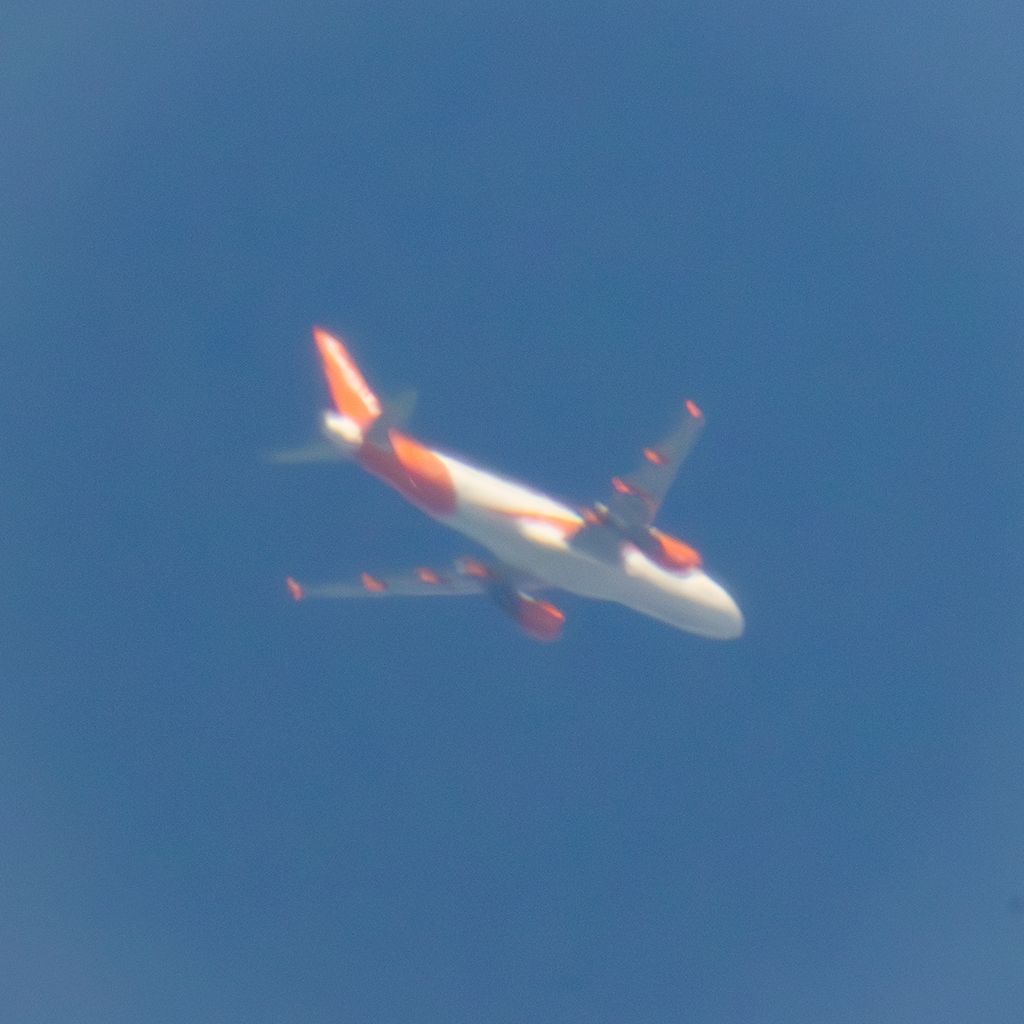 G-EZUT: easyJet  Airbus A320-214