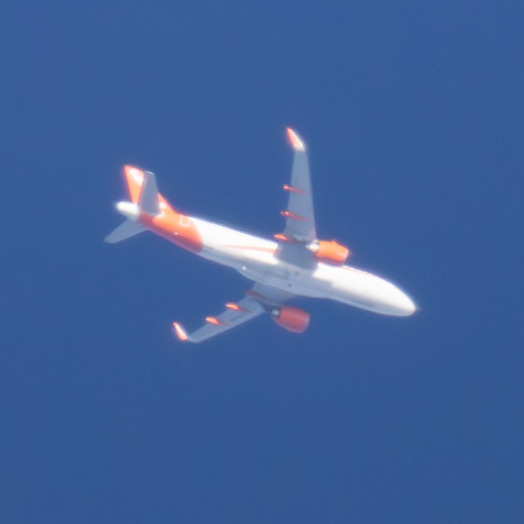 G-UZHR: easyJet  Airbus A320-251N