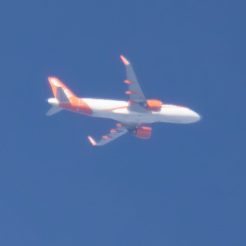 G-UZHY: easyJet  Airbus A320-251N