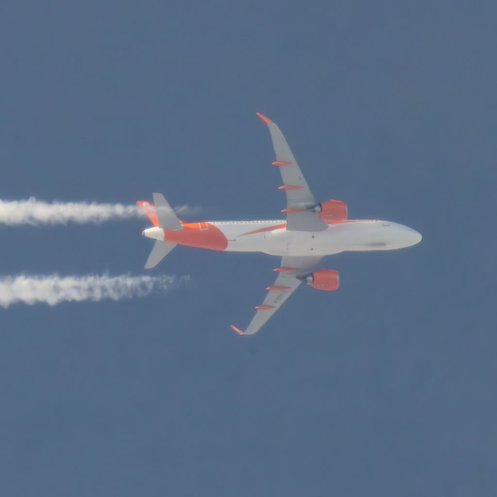 G-UZLS: easyJet  Airbus A320-251N