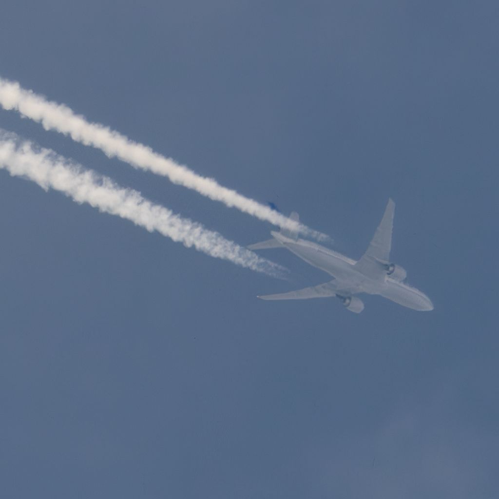 N27015: United Airlines  Boeing 777-224(ER)