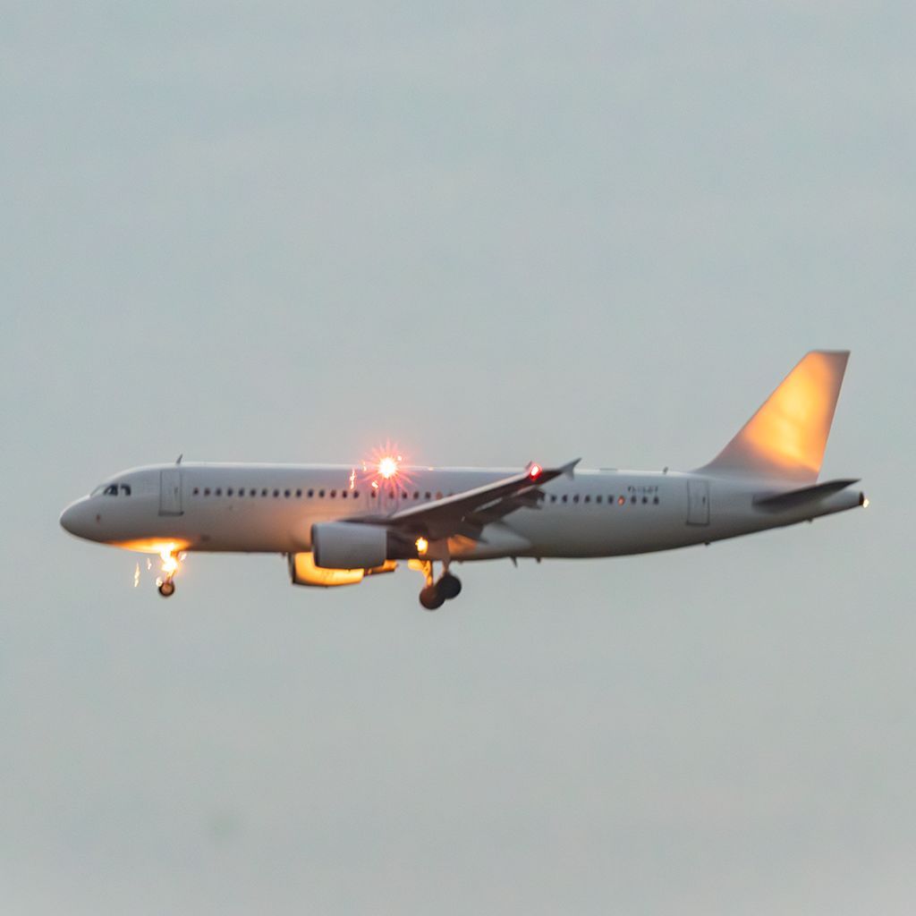 YL-LCT: SmartLynx  Airbus A320-214